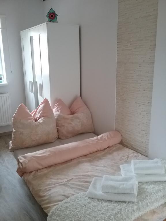 Pokoje Mlodziezowe Apartment Torun Bagian luar foto